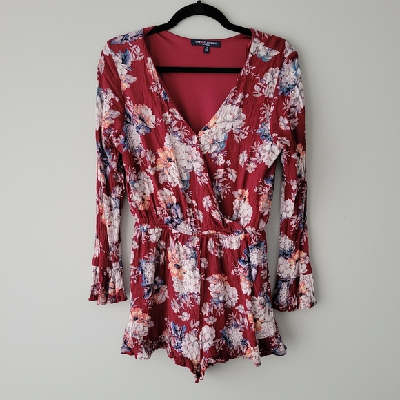 ONE CLOTHING | Floral Romper - Picture 1 of 4